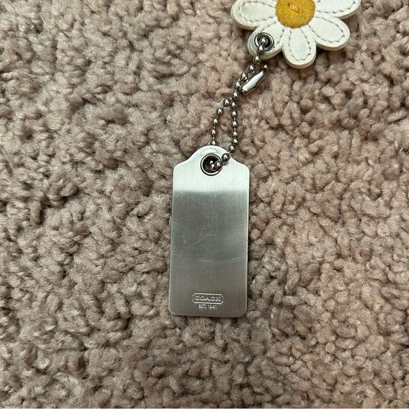 Coach Silver Hang Tag and Leather White Daisy Keychain Vintage - Picture 3 of 3